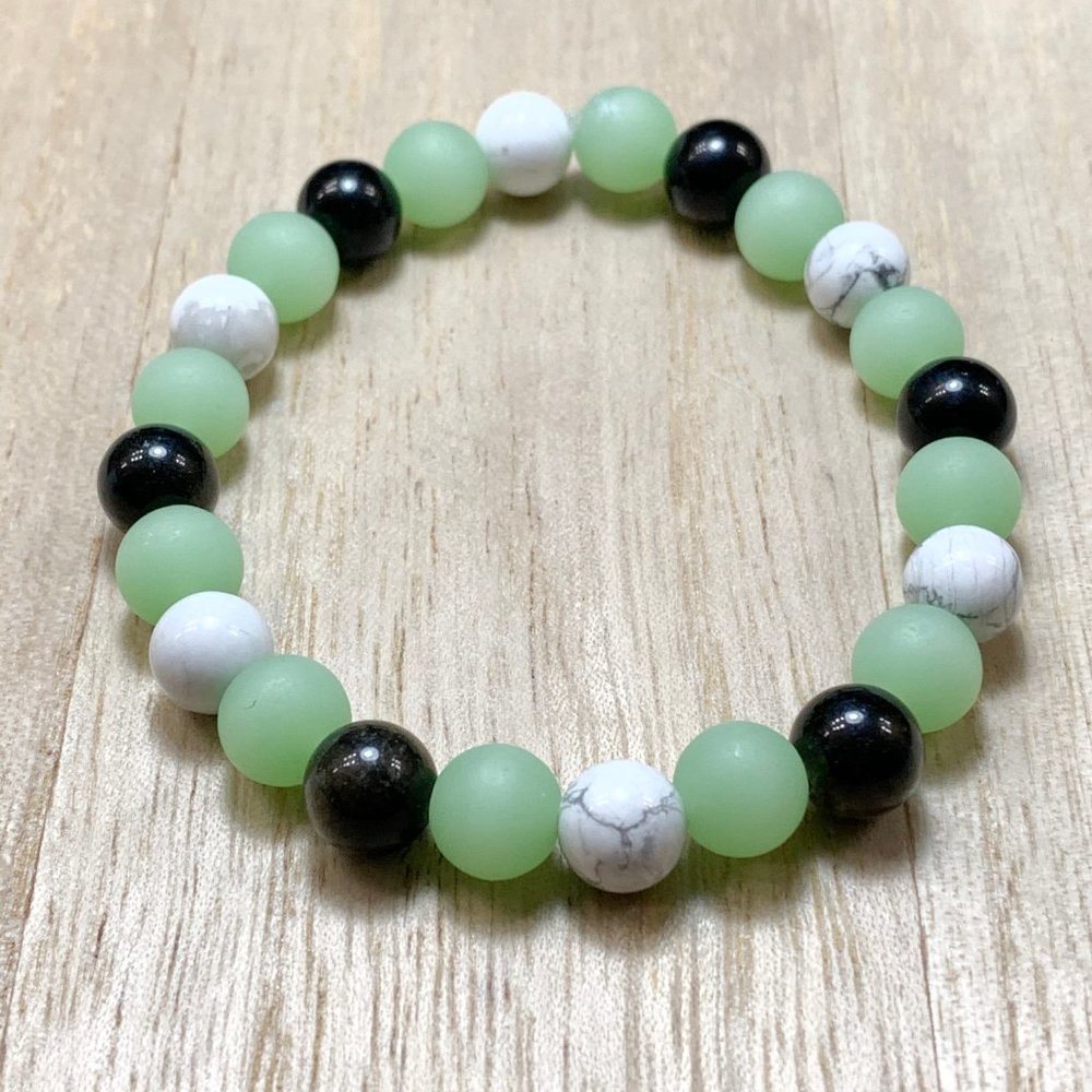 8mm Onyx - Howlite Chakra Gemstone Bracelet - Picture 7 of 9